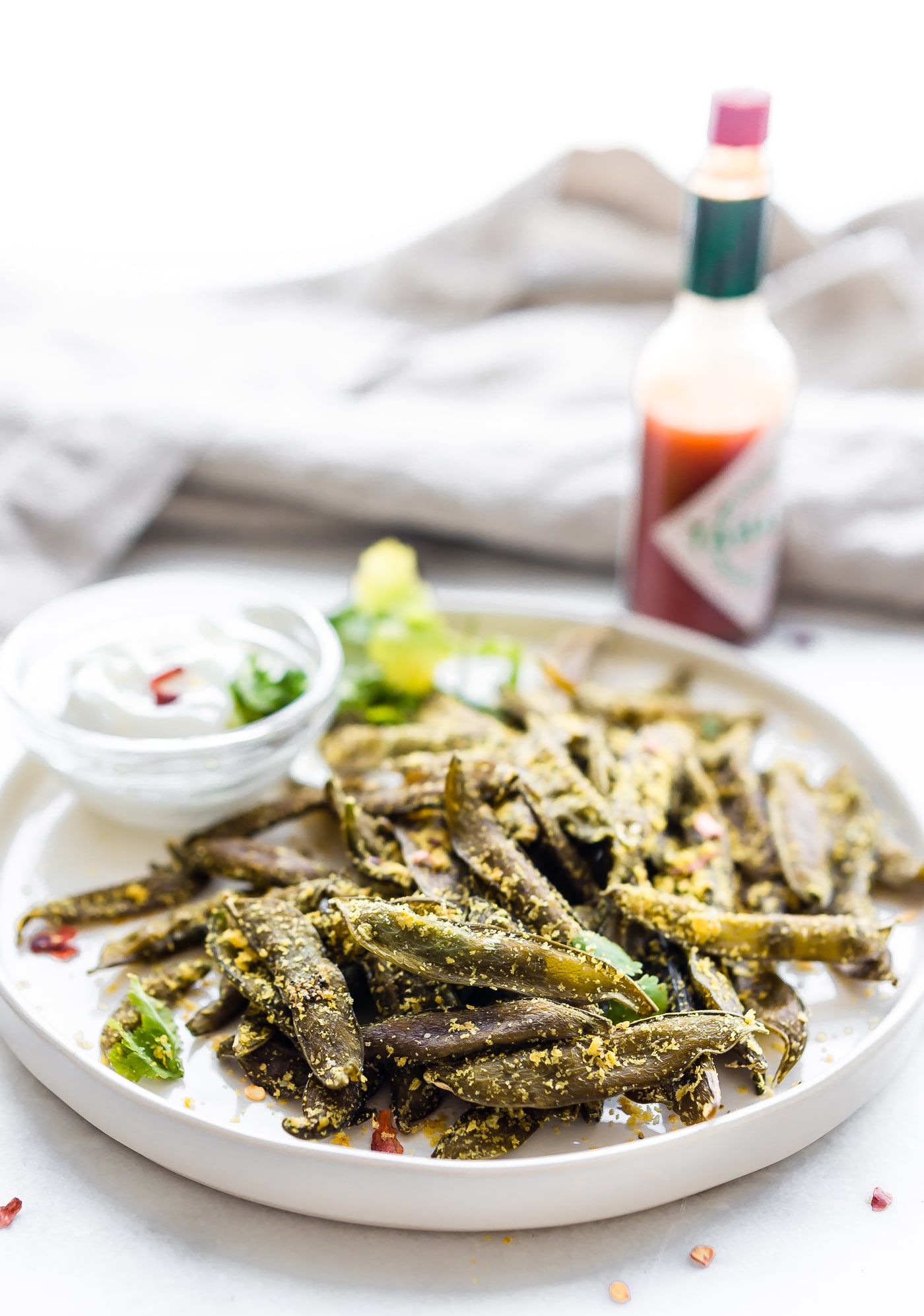 How to Make Homemade Snap Pea Chips in the oven or dehydrator! Have you ever wanted to make your own snap pea chips and save on money? Well, it's quite easy. Just season to your liking and pop in the oven or dehydrator. All it's takes is 3 ingredients! A Vegan, Paleo, and budget friendly snap pea chips recipe.