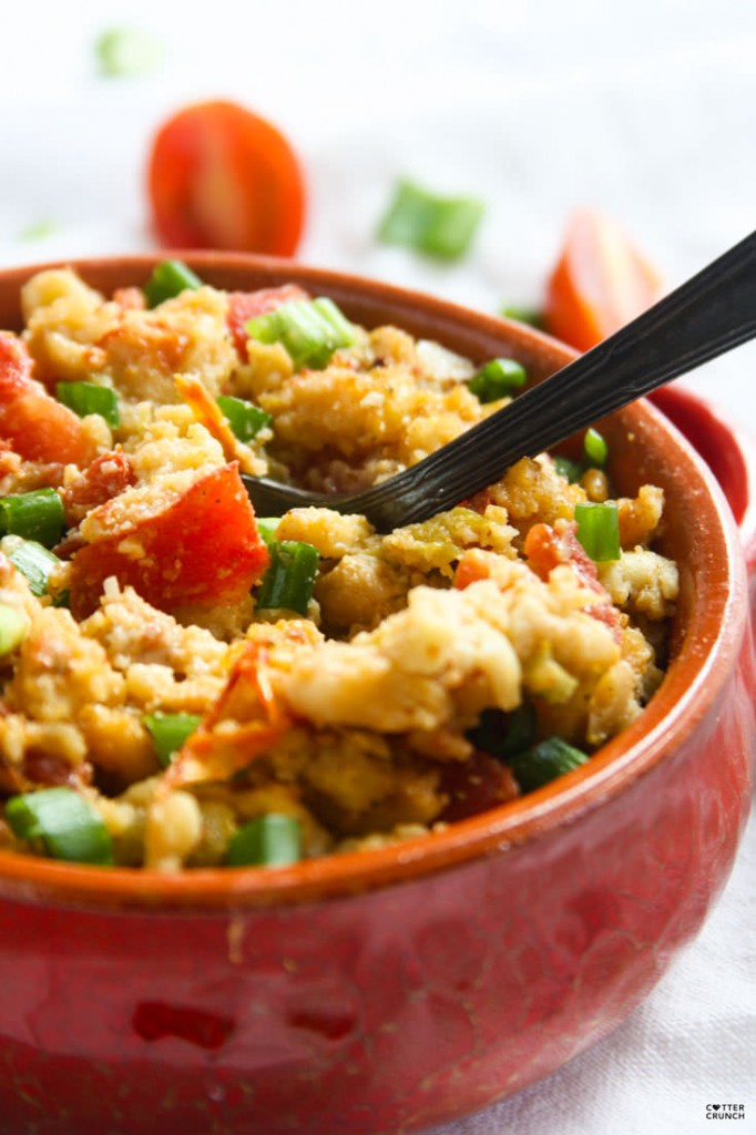Looking for kid friendly, gluten free crock pot recipes? Look no more! This Green Chili White Cheddar Mac and Cheese is an easy, cheesy family favorite! It's a perfect week night dinner.