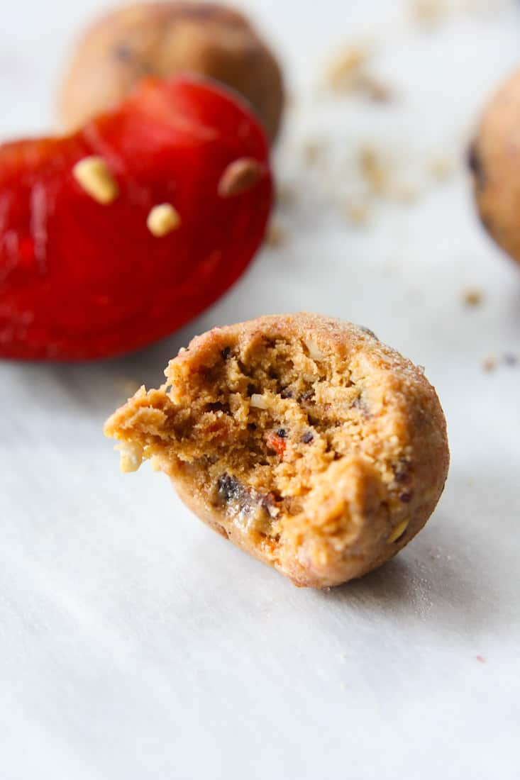 A one bite wonder! These gluten free Vanilla Plum Crumble Bites wrap up all the flavors of that stone fruit summer dessert into one delicious, healthy, gluten free protein bite. @cottercrunch