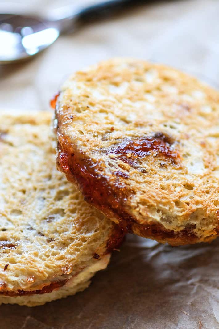 Gluten free homemade baked "Uncrustables" (aka Quick Crusts). Real food fuel, easy to make, healthy, and great for meals/snacks on the go! Kid friendly, Vegan Friendly, Athlete friendly! #cottercrunch