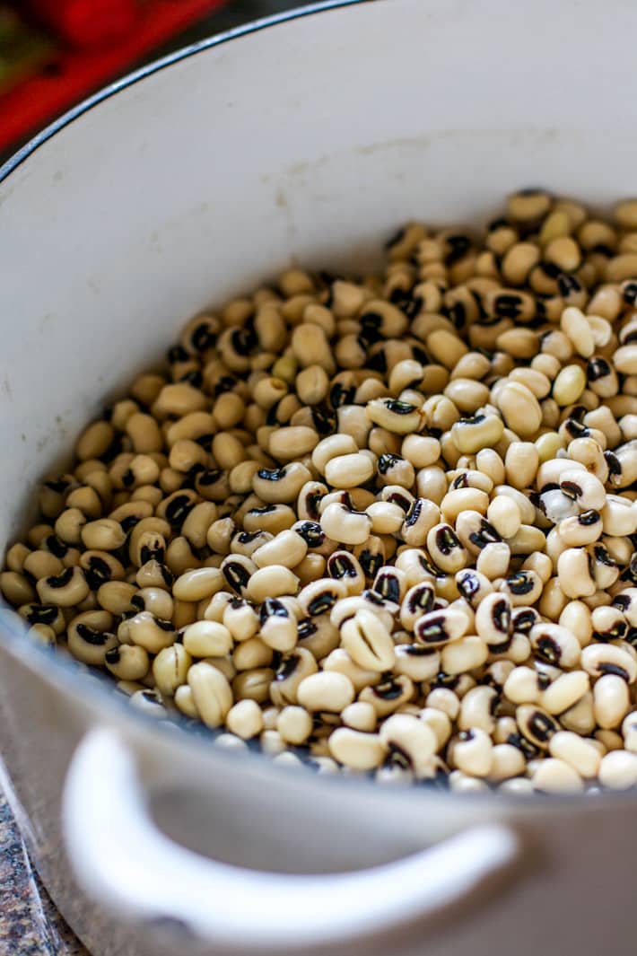 cooked black eyed peas for rainbow power greens salad with black eyed peas