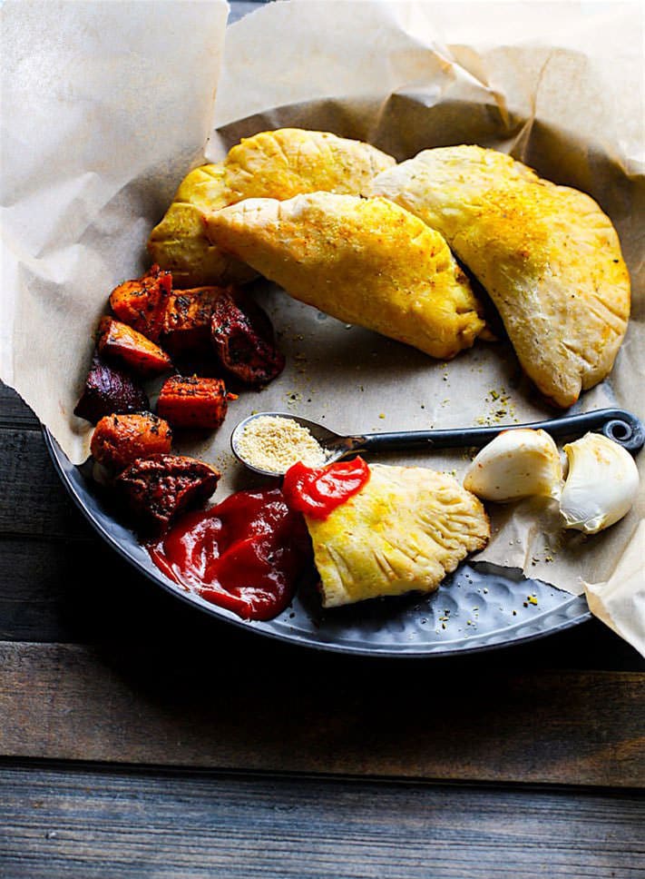 Gluten Free Honey Baked Ham and Potato Empanadas. Healthy Honey Baked Ham and sweet potatoes stuffed and baked in gluten free dough with tasty spices! A great appetizer, snack, and comfort food made easy!