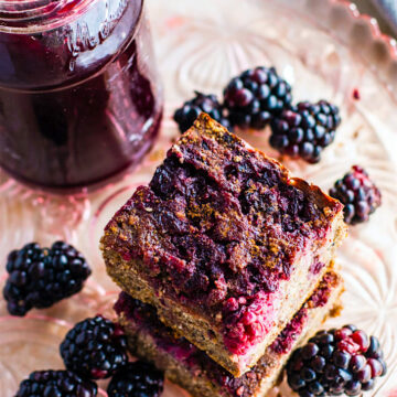 gluten free quinoa cakes with blackberries